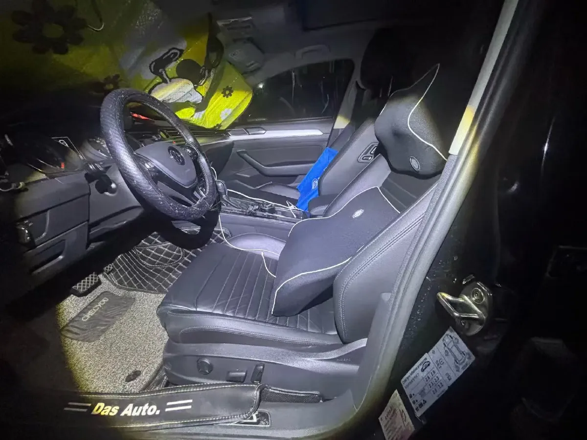 2018 Volkswagen Magotan 1.8T 180HP L4 7DCT,autocango,china used car exporter,china ev exporter,chinese used car exporter,chinese used ev exporter