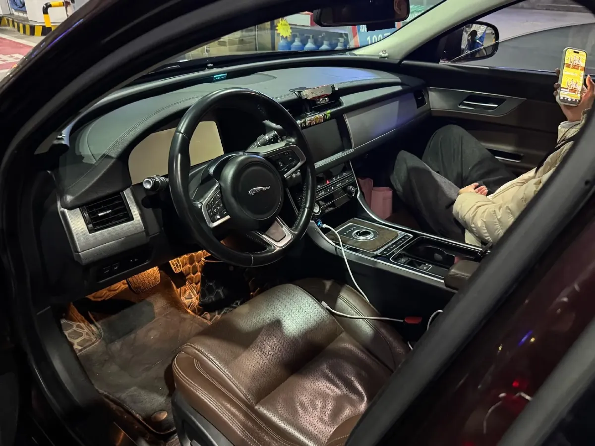 2019 Jaguar XFL 2.0T 250HP L4 8AT,autocango,china used car exporter,china ev exporter,chinese used car exporter,chinese used ev exporter