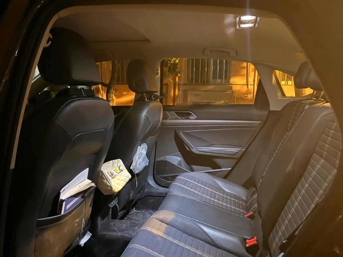 2018 Skoda Karoq 1.4T 150HP L4 7DCT,autocango,china used car exporter,china ev exporter,chinese used car exporter,chinese used ev exporter