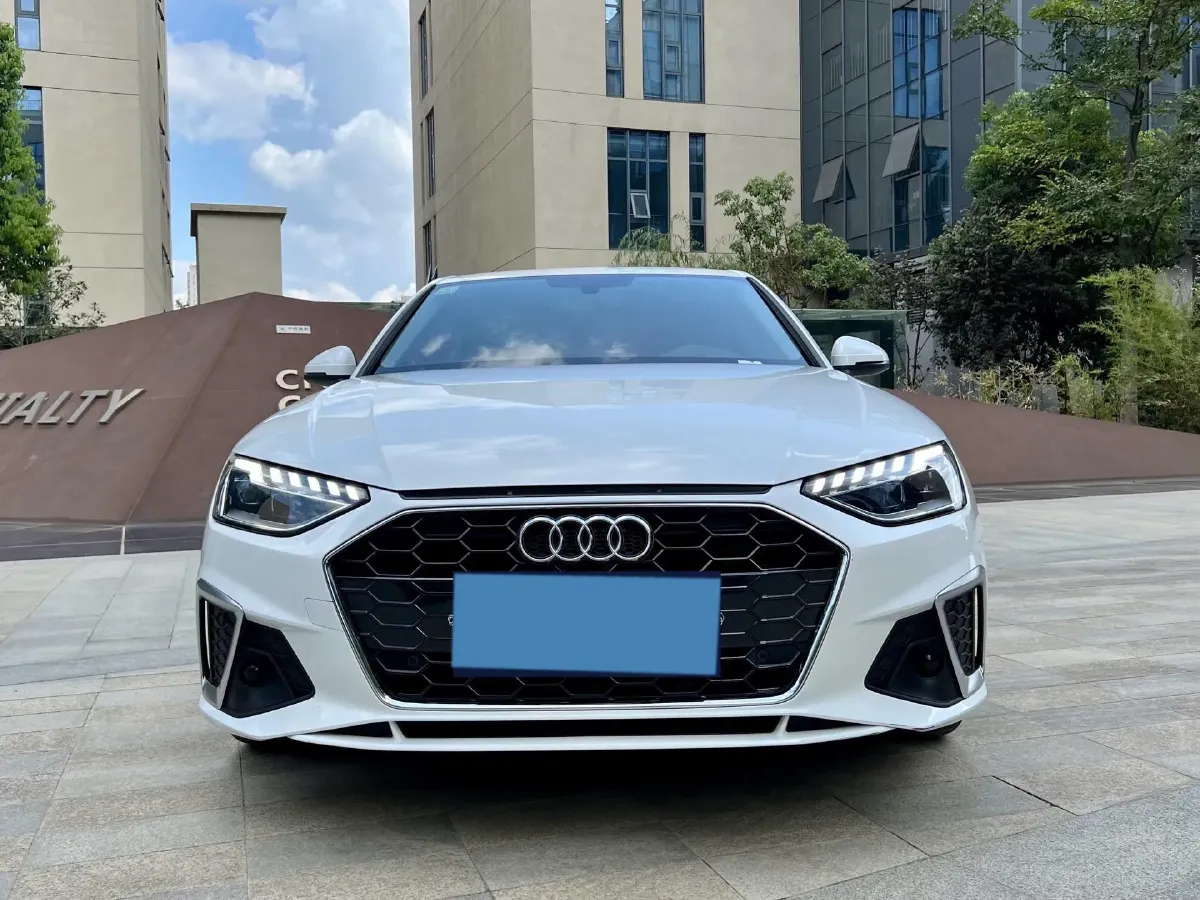 2022 Audi A4L 2.0T 190HP L4 7DCT,autocango,china used car exporter,china ev exporter,chinese used car exporter,chinese used ev exporter