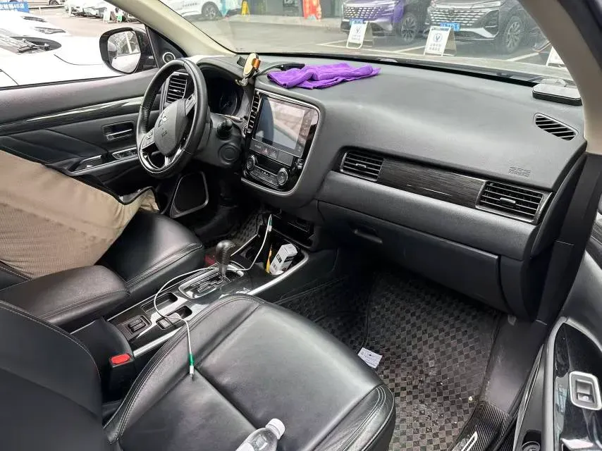 2020 Mitsubishi Outlander 2.0L 166HP L4 CVT,autocango,china used car exporter,china ev exporter,chinese used car exporter,chinese used ev exporter