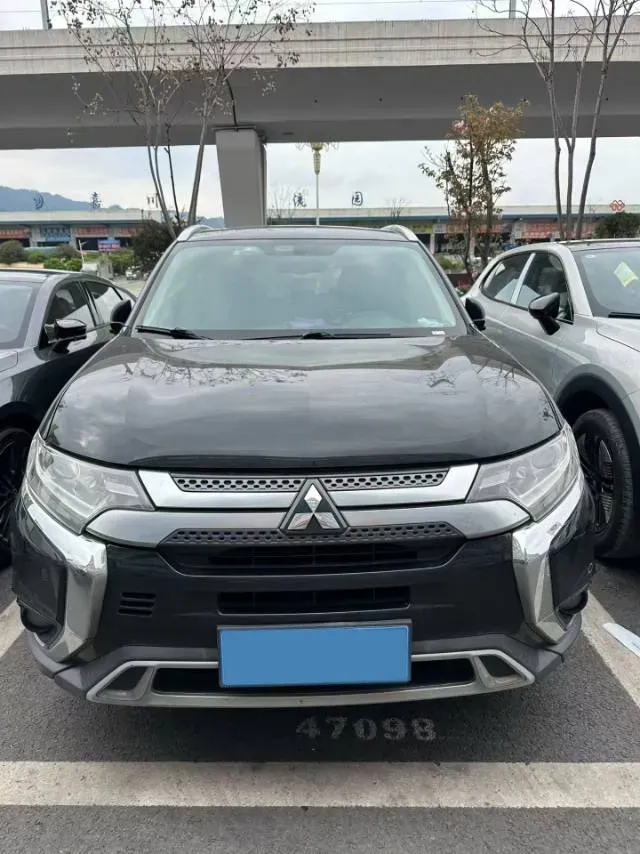 2020 Mitsubishi Outlander 2.0L 166HP L4 CVT,autocango,china used car exporter,china ev exporter,chinese used car exporter,chinese used ev exporter