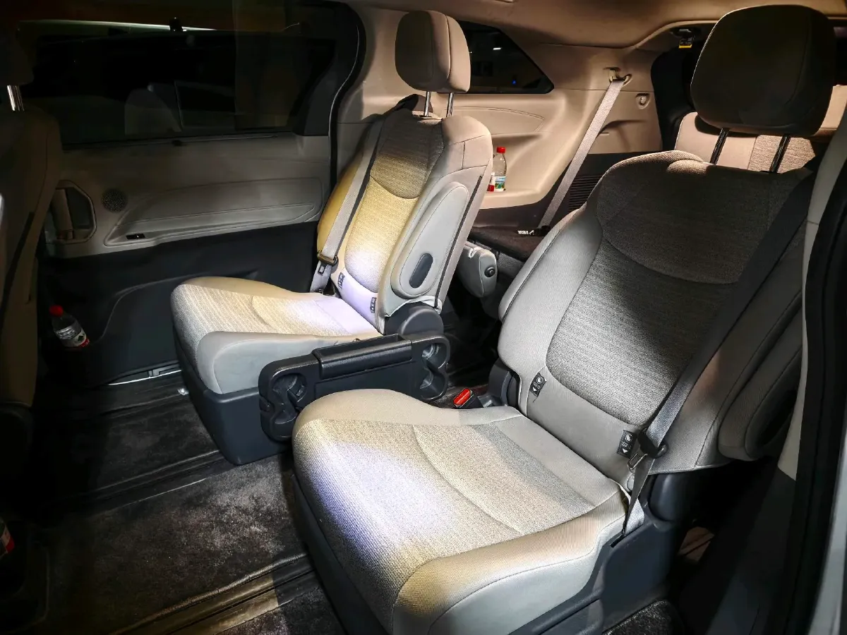 2024 Toyota Sienna 2.5L 189HP L4 E-CVT Hybrid,autocango,china used car exporter,china ev exporter,chinese used car exporter,chinese used ev exporter