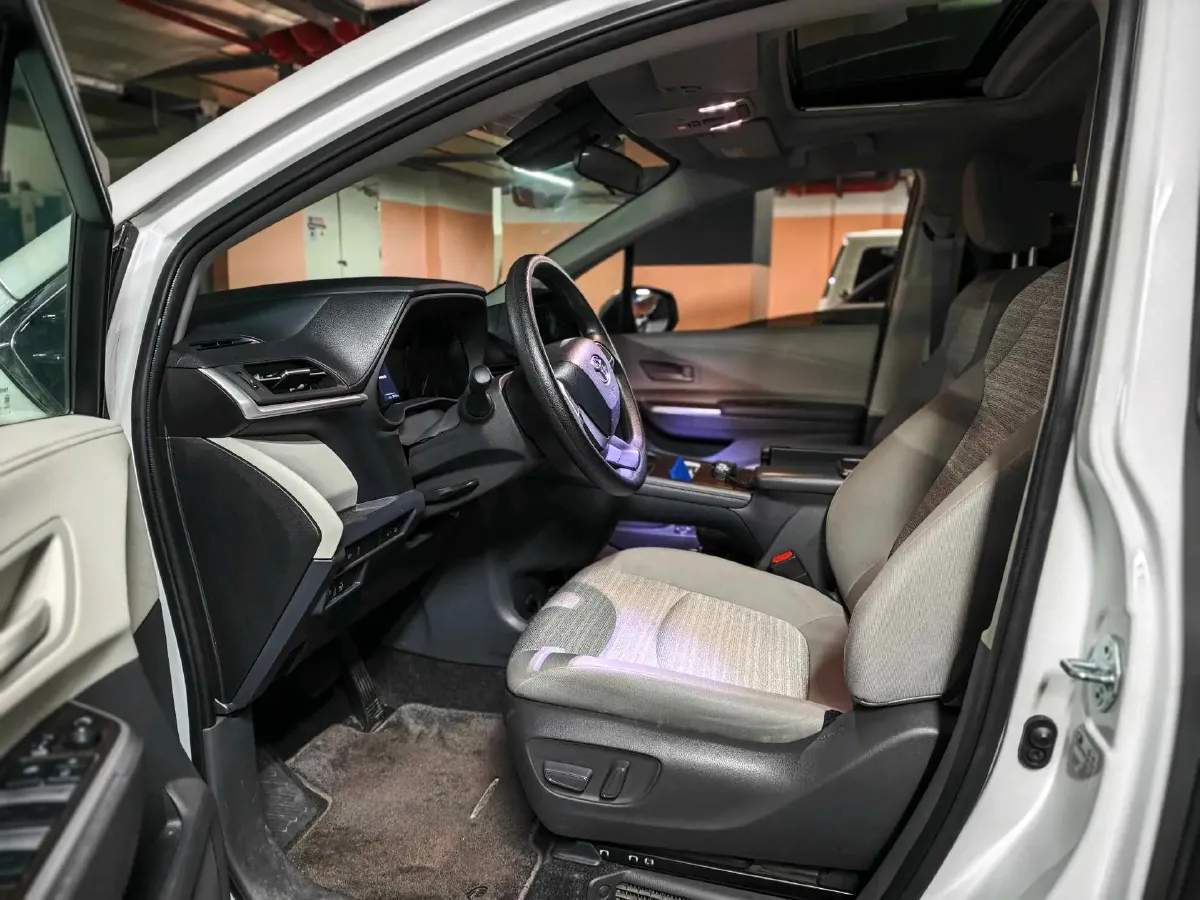 2024 Toyota Sienna 2.5L 189HP L4 E-CVT Hybrid,autocango,china used car exporter,china ev exporter,chinese used car exporter,chinese used ev exporter