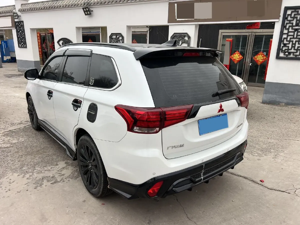 2021 Mitsubishi Outlander 2.4L 192HP L4 CVT,autocango,china used car exporter,china ev exporter,chinese used car exporter,chinese used ev exporter