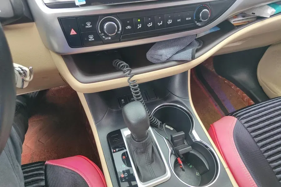 2021 Toyota Highlander 2.0T 220HP L4 6AT,autocango,china used car exporter,china ev exporter,chinese used car exporter,chinese used ev exporter