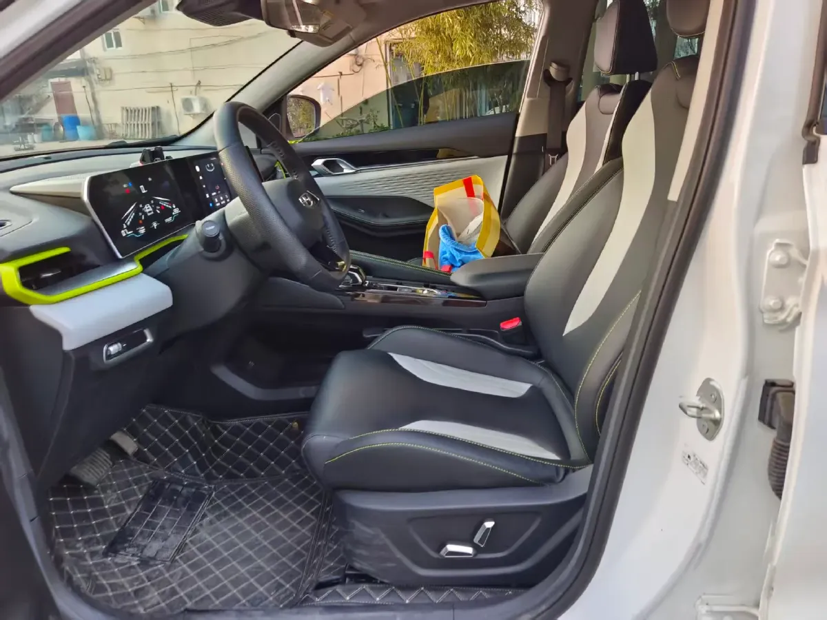 2023 Geely Coolray 1.5T 181HP L4 7DCT,autocango,china used car exporter,china ev exporter,chinese used car exporter,chinese used ev exporter