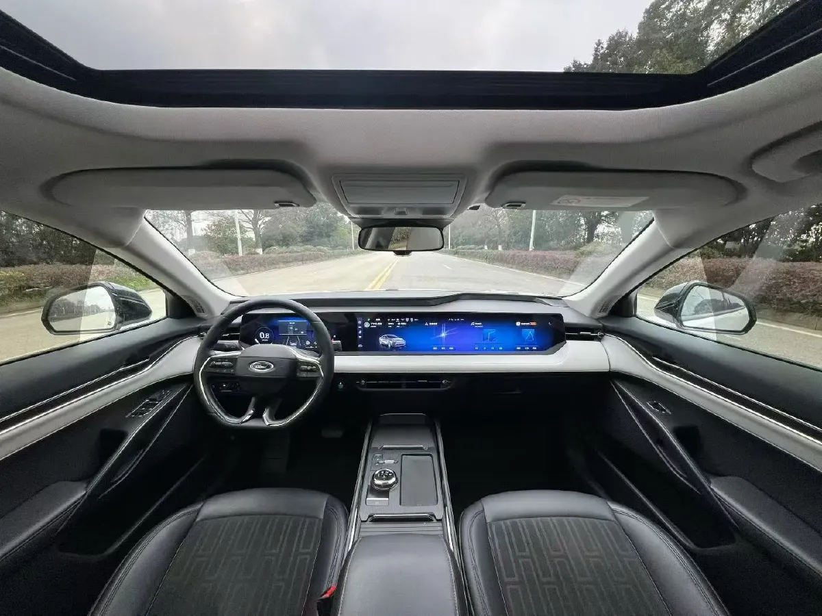 2022 Ford Mondeo 2.0T 238HP L4 8AT,autocango,china used car exporter,china ev exporter,chinese used car exporter,chinese used ev exporter