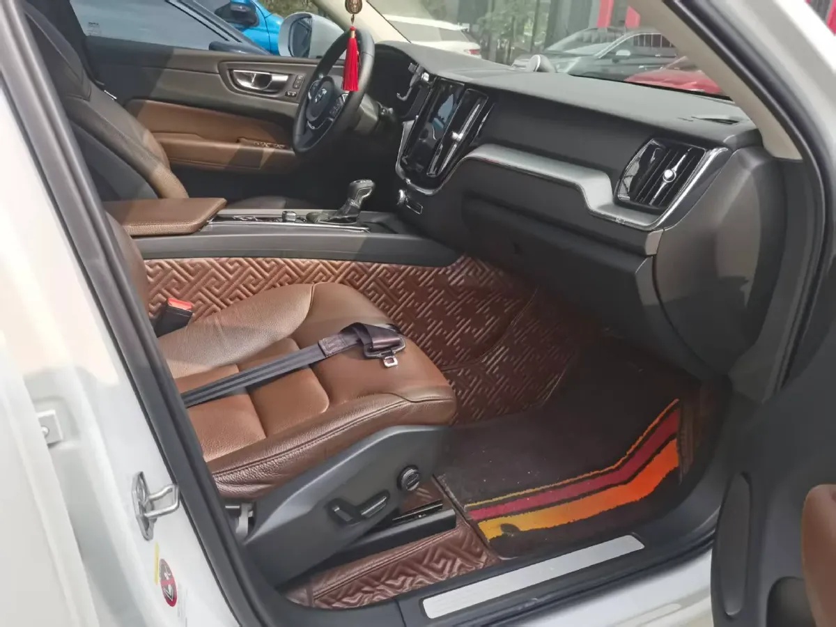 2019 Volvo XC60 2.0T 254HP L4 8AT,autocango,china used car exporter,china ev exporter,chinese used car exporter,chinese used ev exporter