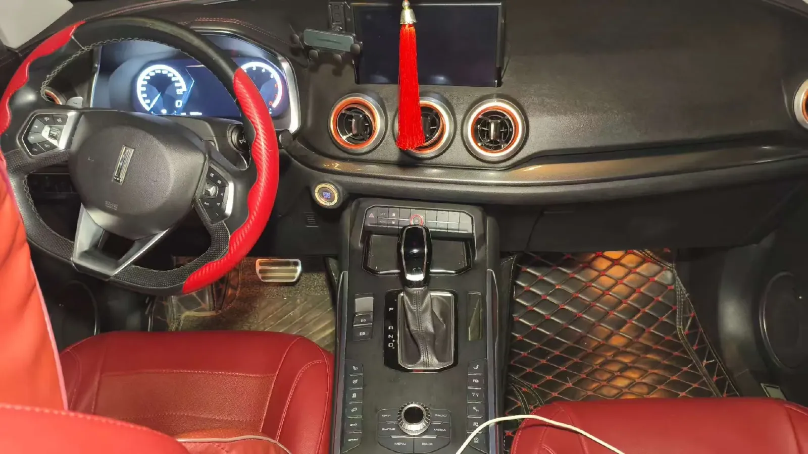 2017 WEY VV7 2.0T 234HP L4 7DCT,autocango,china used car exporter,china ev exporter,chinese used car exporter,chinese used ev exporter