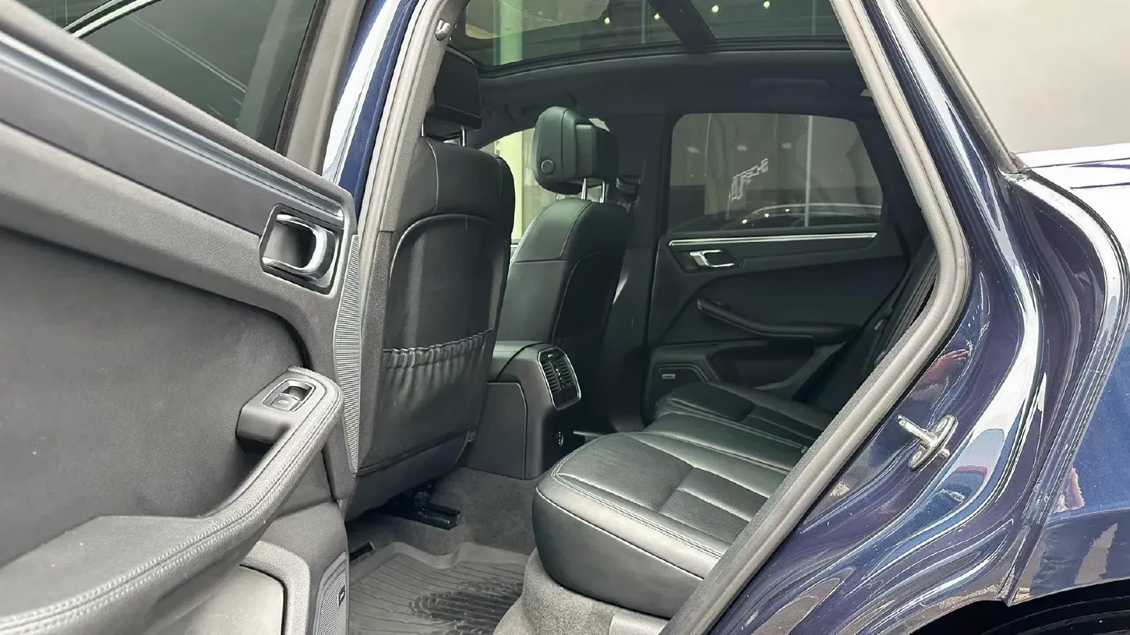 2021 Porsche Macan 2.0T 252HP L4 7DCT,autocango,china used car exporter,china ev exporter,chinese used car exporter,chinese used ev exporter