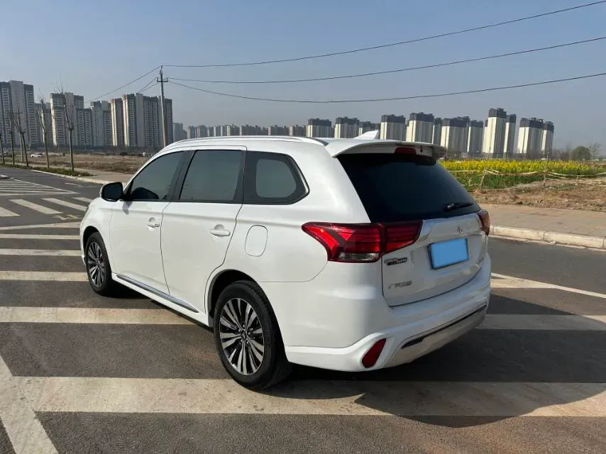 2020 Mitsubishi Outlander 2.0L 166HP L4 CVT,autocango,china used car exporter,china ev exporter,chinese used car exporter,chinese used ev exporter