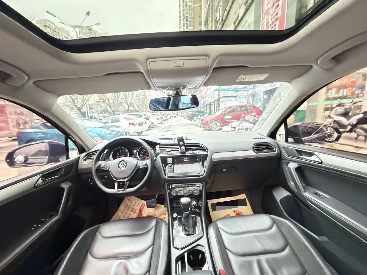 2018 Volkswagen Tiguan L 2.0T 186HP L4 7DCT,autocango,china used car exporter,china ev exporter,chinese used car exporter,chinese used ev exporter