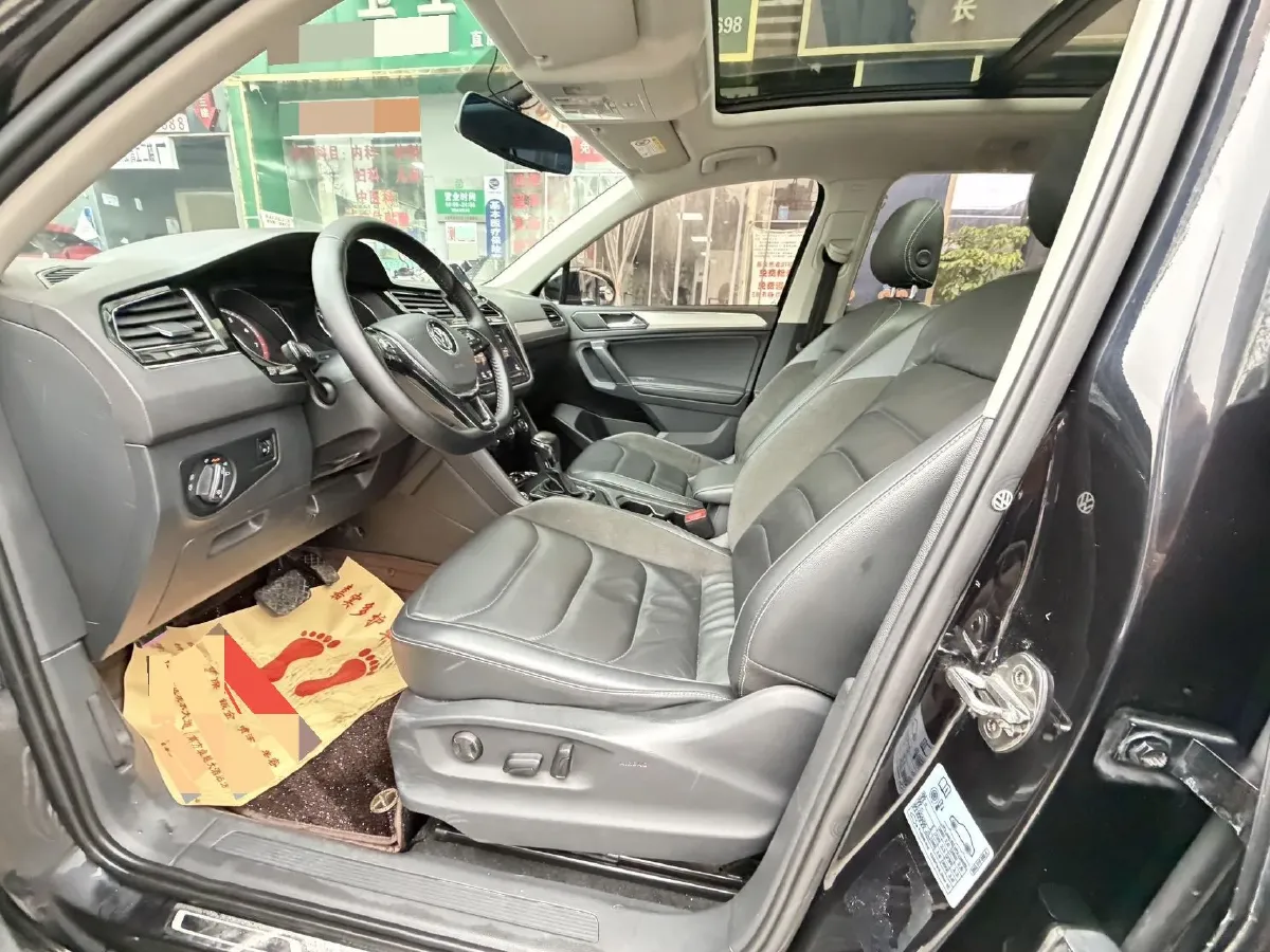 2018 Volkswagen Tiguan L 2.0T 186HP L4 7DCT,autocango,china used car exporter,china ev exporter,chinese used car exporter,chinese used ev exporter