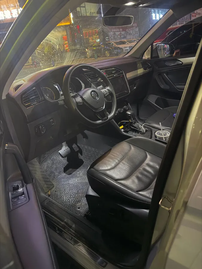 2020 Volkswagen Tiguan L 2.0T 186HP L4 7DCT,autocango,china used car exporter,china ev exporter,chinese used car exporter,chinese used ev exporter