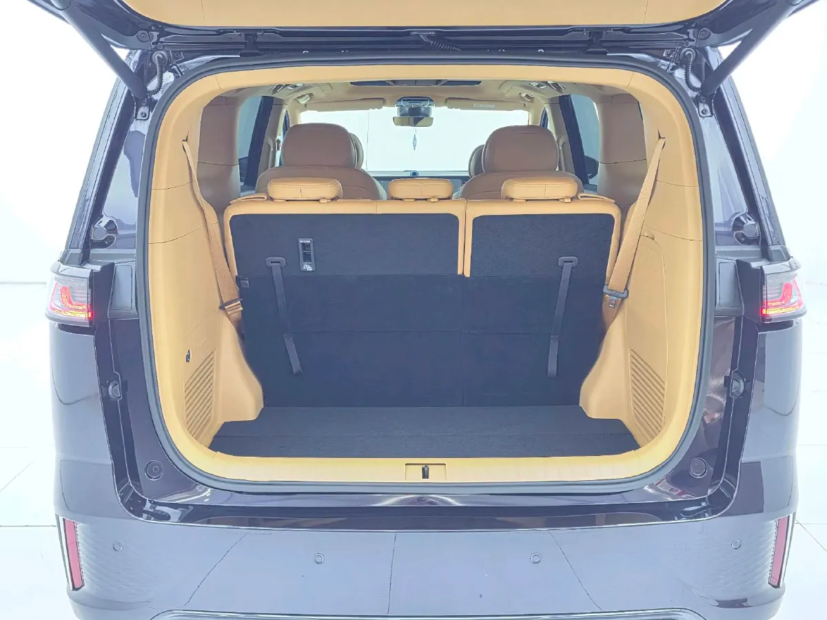 2024 Voyah Dream 1.5T 150HP L4 PHEV 43KWH,autocango,china used car exporter,china ev exporter,chinese used car exporter,chinese used ev exporter