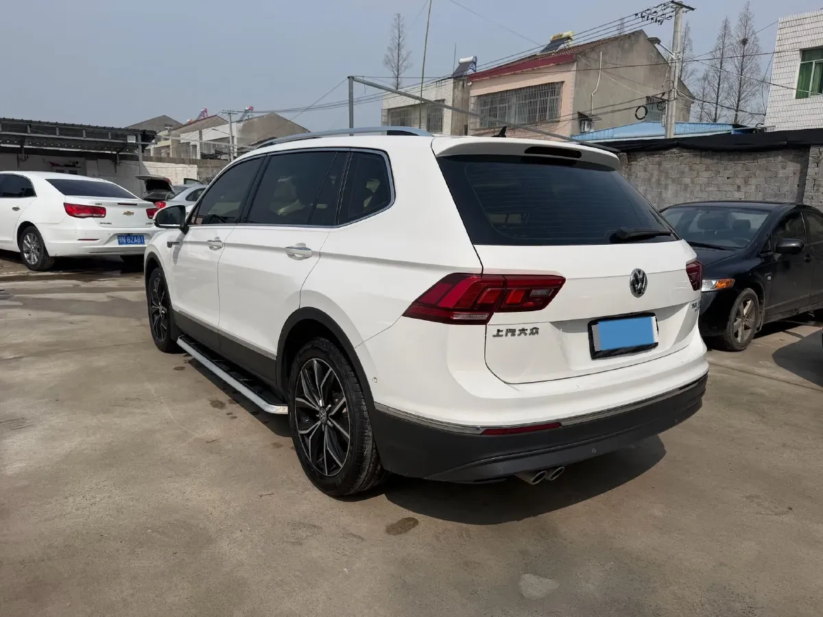 2020 Volkswagen Tiguan L 2.0T 186HP L4 7DCT,autocango,china used car exporter,china ev exporter,chinese used car exporter,chinese used ev exporter