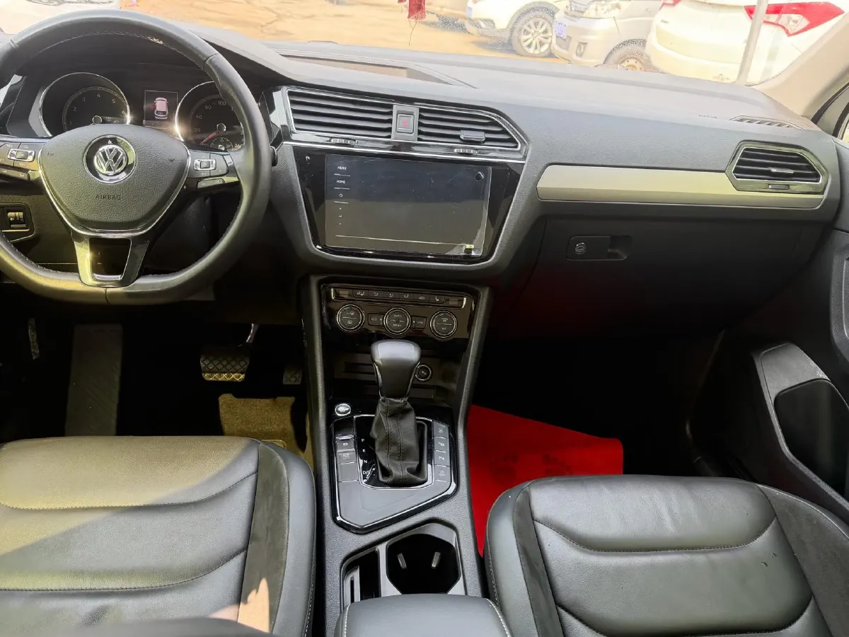 2020 Volkswagen Tiguan L 2.0T 186HP L4 7DCT,autocango,china used car exporter,china ev exporter,chinese used car exporter,chinese used ev exporter