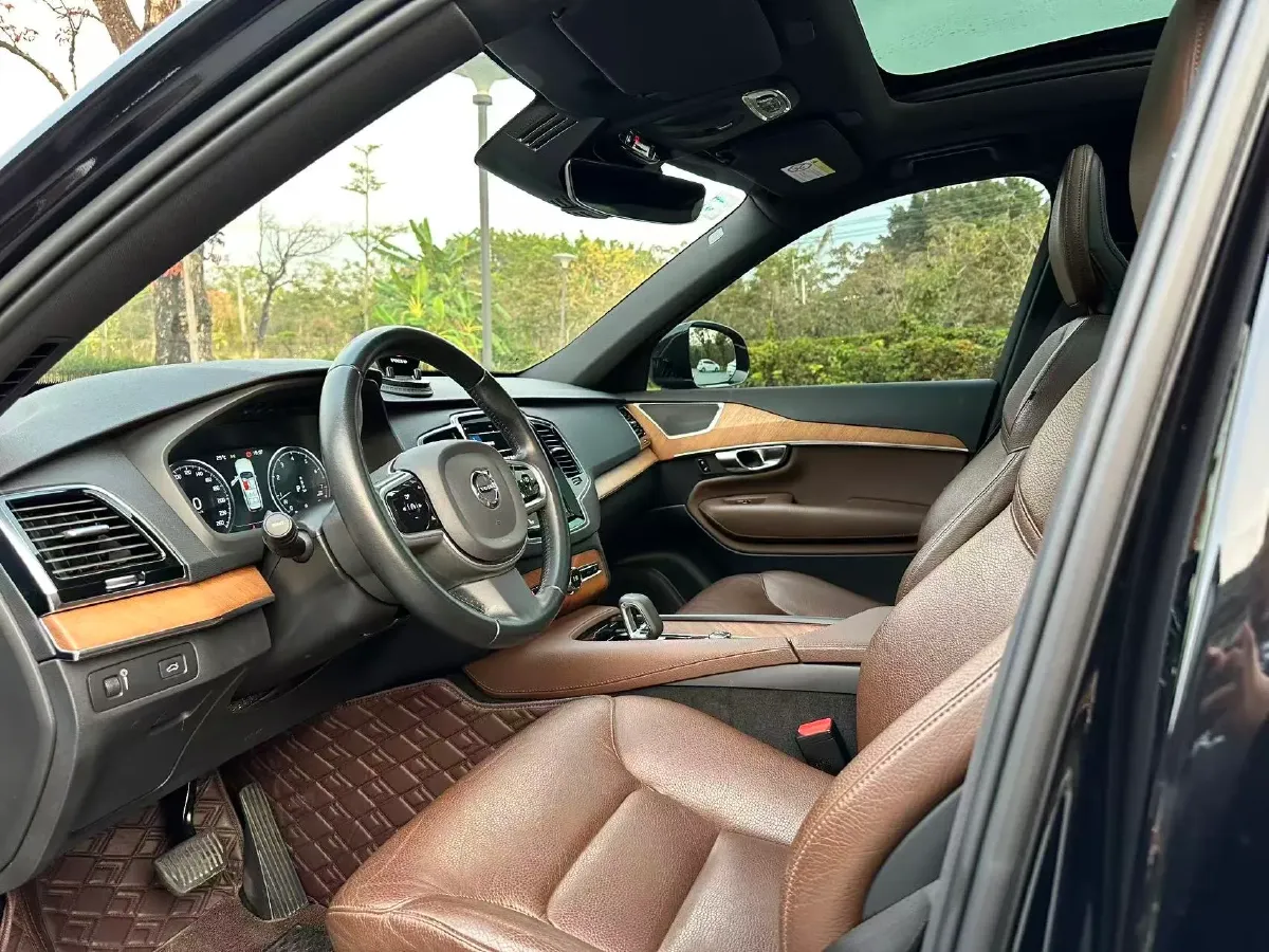 2022 Volvo XC90 2.0T 299HP L4 8AT,autocango,china used car exporter,china ev exporter,chinese used car exporter,chinese used ev exporter