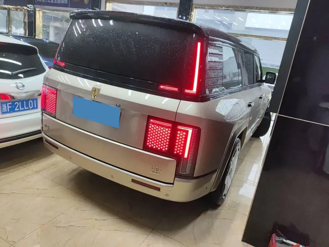 2025 YangWang U8 L REEV 272HP REEV,autocango,china used car exporter,china ev exporter,chinese used car exporter,chinese used ev exporter