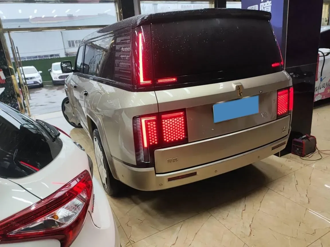 2025 YangWang U8 L REEV 272HP REEV,autocango,china used car exporter,china ev exporter,chinese used car exporter,chinese used ev exporter