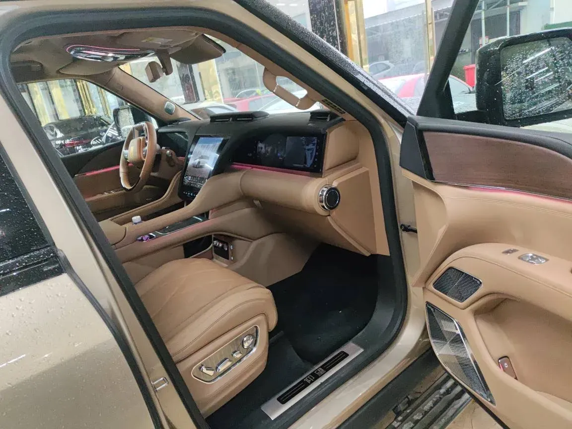 2025 YangWang U8 L REEV 272HP REEV,autocango,china used car exporter,china ev exporter,chinese used car exporter,chinese used ev exporter