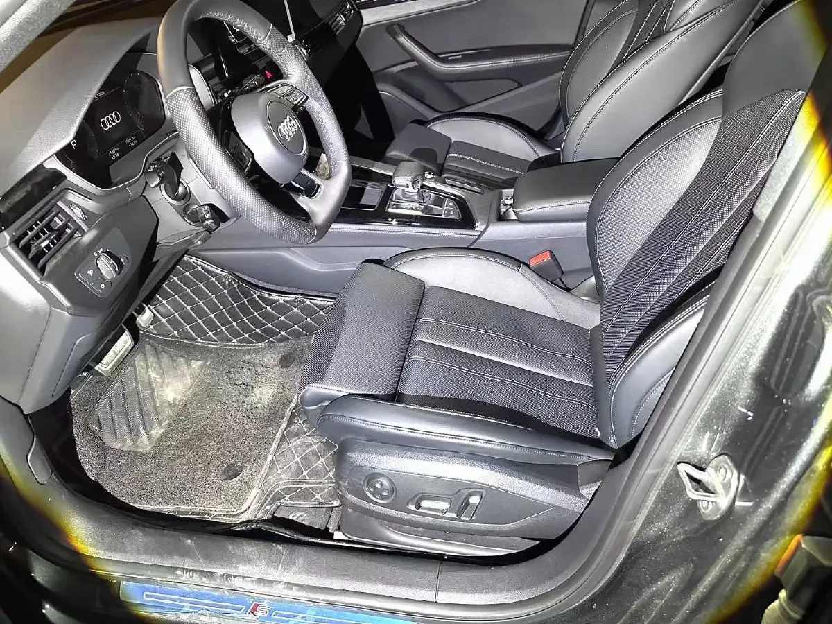 2024 Audi A4L 2.0T 190HP L4 7DCT,autocango,china used car exporter,china ev exporter,chinese used car exporter,chinese used ev exporter