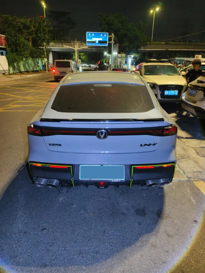 2023 ChangAn UNI-V 2.0T 233HP L4 8AT,autocango,china used car exporter,china ev exporter,chinese used car exporter,chinese used ev exporter