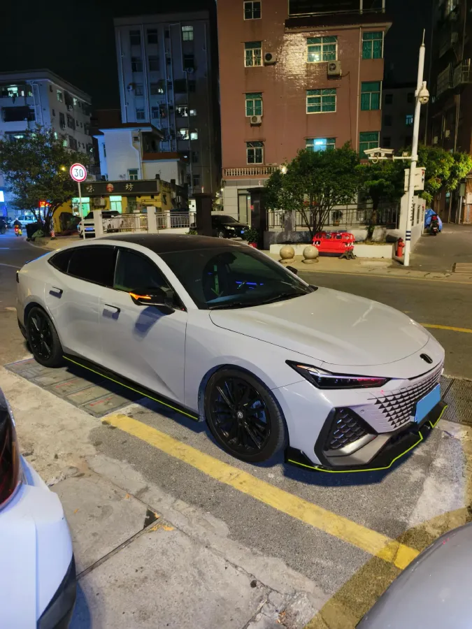 2023 ChangAn UNI-V 2.0T 233HP L4 8AT,autocango,china used car exporter,china ev exporter,chinese used car exporter,chinese used ev exporter