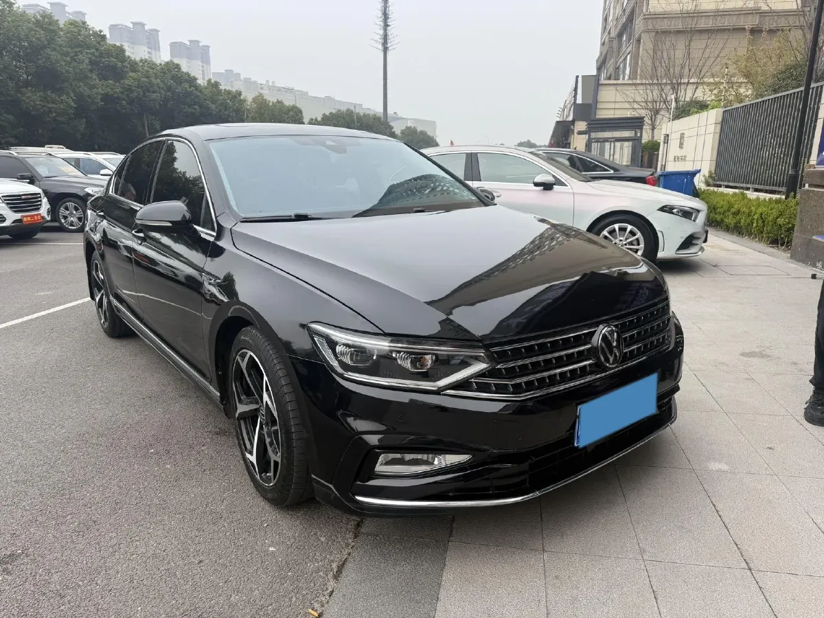 2023 Volkswagen Magotan 2.0T 186HP L4 7DCT,autocango,china used car exporter,china ev exporter,chinese used car exporter,chinese used ev exporter