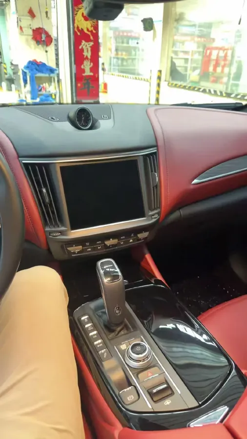 2022 Maserati Levante 2.0T 330HP L4 8AT,autocango,china used car exporter,china ev exporter,chinese used car exporter,chinese used ev exporter