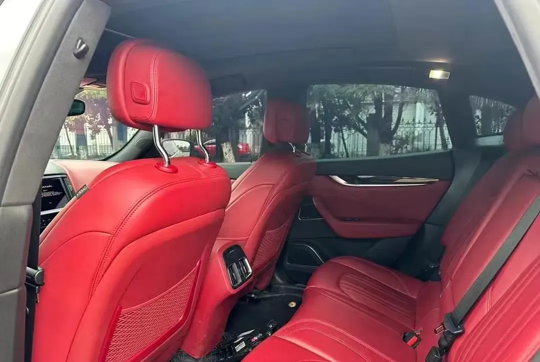 2022 Maserati Levante 2.0T 330HP L4 8AT,autocango,china used car exporter,china ev exporter,chinese used car exporter,chinese used ev exporter
