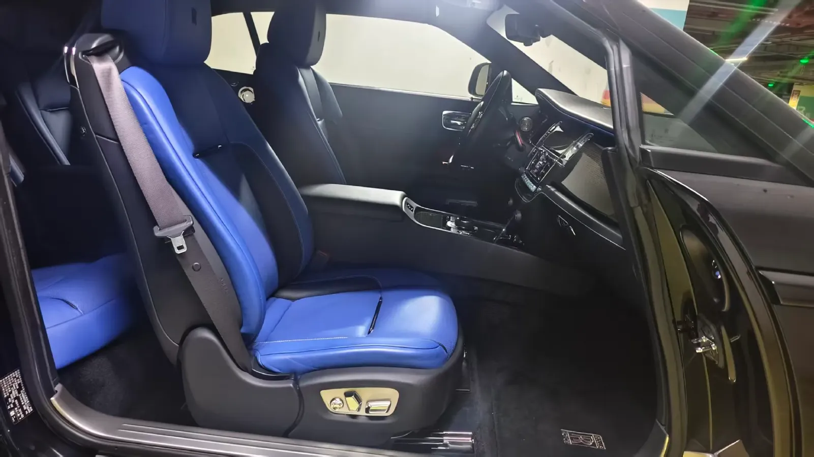 2015 Rolls-Royce Dawn 6.6T 571HP V12 8AT,autocango,china used car exporter,china ev exporter,chinese used car exporter,chinese used ev exporter