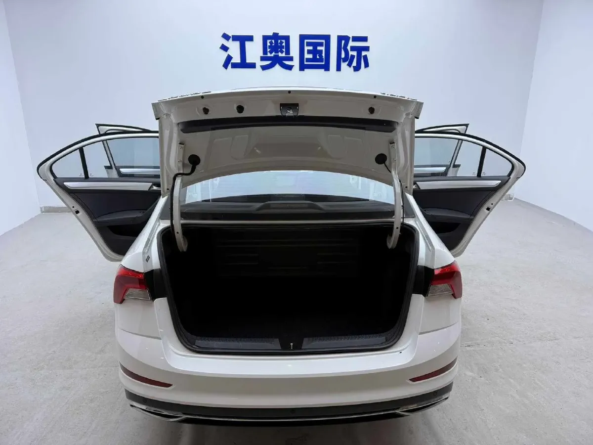 2022 Skoda Rapid 1.5L 112HP L4 6AT,autocango,china used car exporter,china ev exporter,chinese used car exporter,chinese used ev exporter