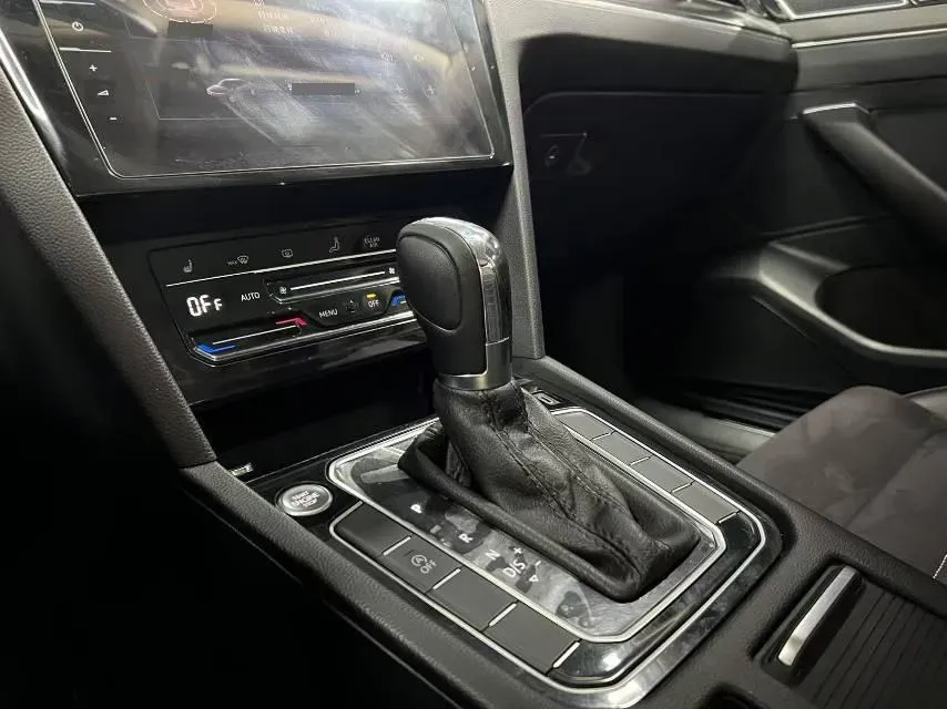 2020 Volkswagen Magotan 2.0T 186HP L4 7DCT,autocango,china used car exporter,china ev exporter,chinese used car exporter,chinese used ev exporter