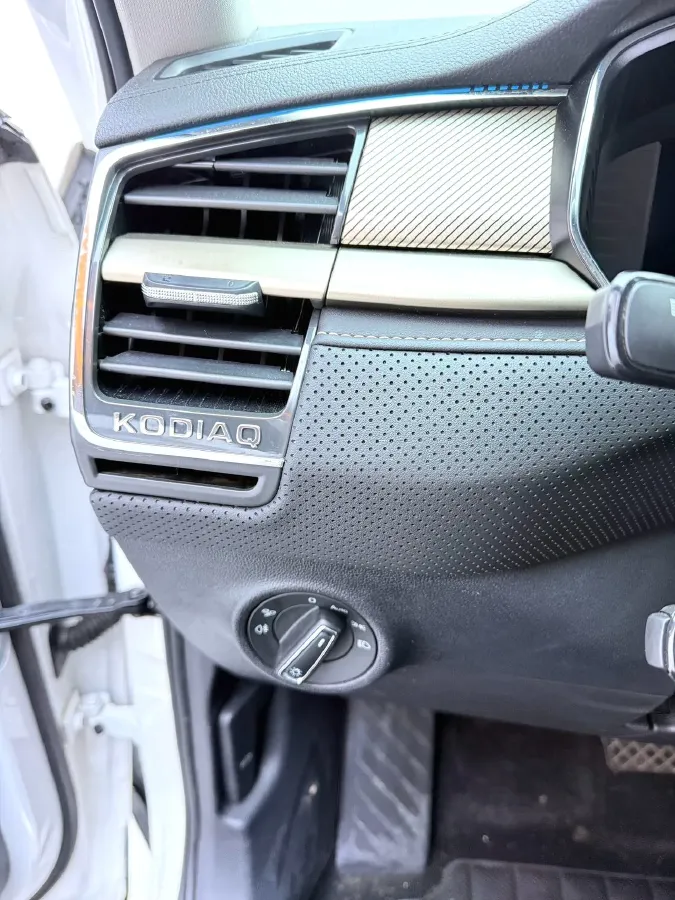 2022 Skoda Kodiak 2.0T 186HP L4 7DCT,autocango,china used car exporter,china ev exporter,chinese used car exporter,chinese used ev exporter