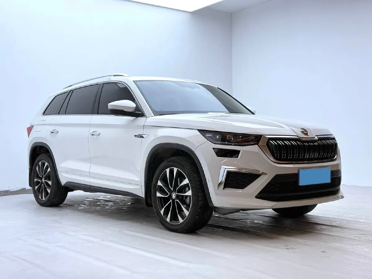 2022 Skoda Kodiak 2.0T 186HP L4 7DCT,autocango,china used car exporter,china ev exporter,chinese used car exporter,chinese used ev exporter