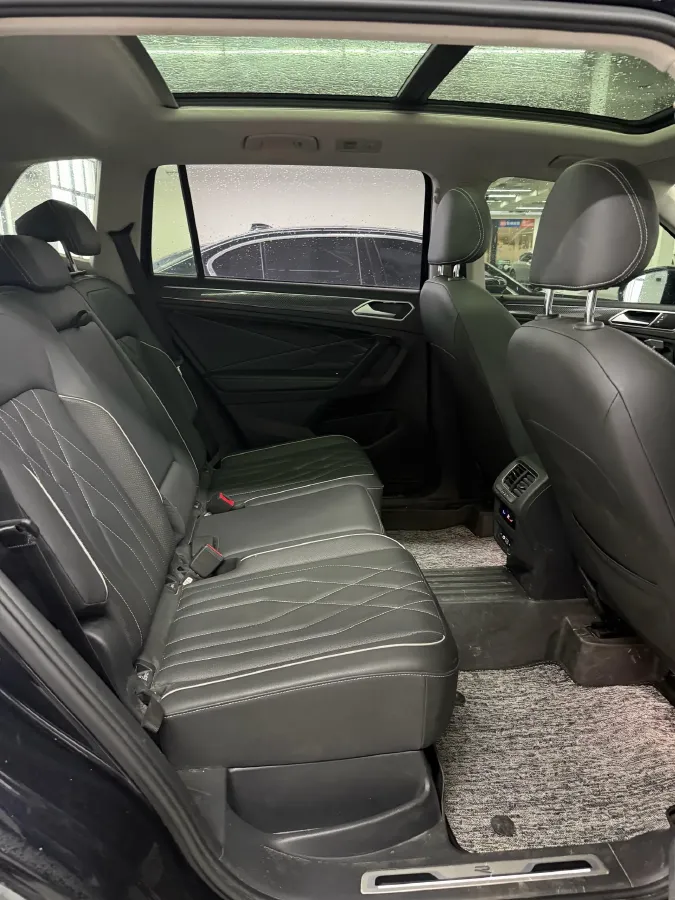 2023 Volkswagen Tiguan L 2.0T 186HP L4 7DCT,autocango,china used car exporter,china ev exporter,chinese used car exporter,chinese used ev exporter