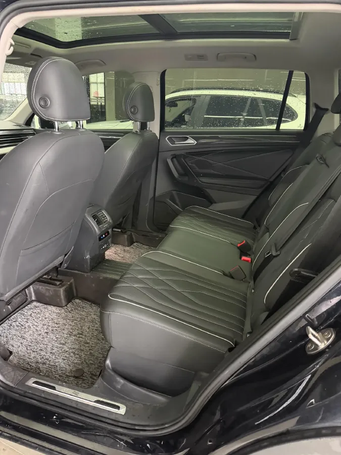 2023 Volkswagen Tiguan L 2.0T 186HP L4 7DCT,autocango,china used car exporter,china ev exporter,chinese used car exporter,chinese used ev exporter