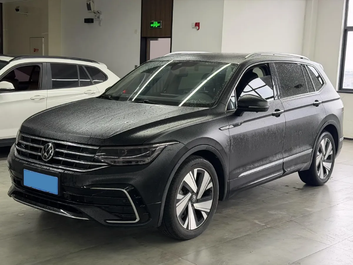 2023 Volkswagen Tiguan L 2.0T 186HP L4 7DCT,autocango,china used car exporter,china ev exporter,chinese used car exporter,chinese used ev exporter