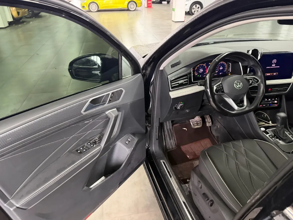 2023 Volkswagen Tiguan L 2.0T 186HP L4 7DCT,autocango,china used car exporter,china ev exporter,chinese used car exporter,chinese used ev exporter