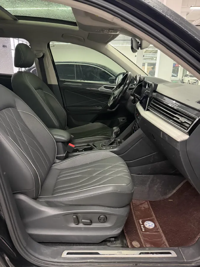 2023 Volkswagen Tiguan L 2.0T 186HP L4 7DCT,autocango,china used car exporter,china ev exporter,chinese used car exporter,chinese used ev exporter