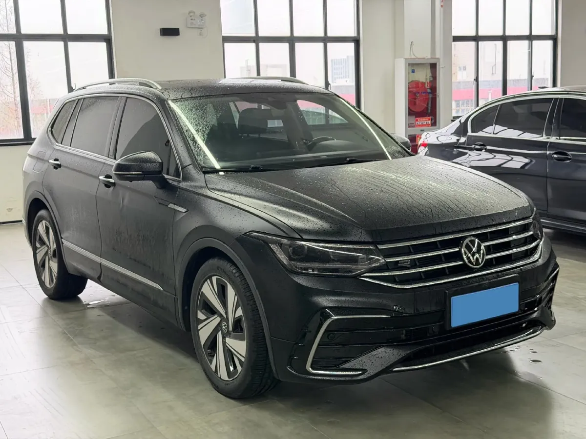 2023 Volkswagen Tiguan L 2.0T 186HP L4 7DCT,autocango,china used car exporter,china ev exporter,chinese used car exporter,chinese used ev exporter