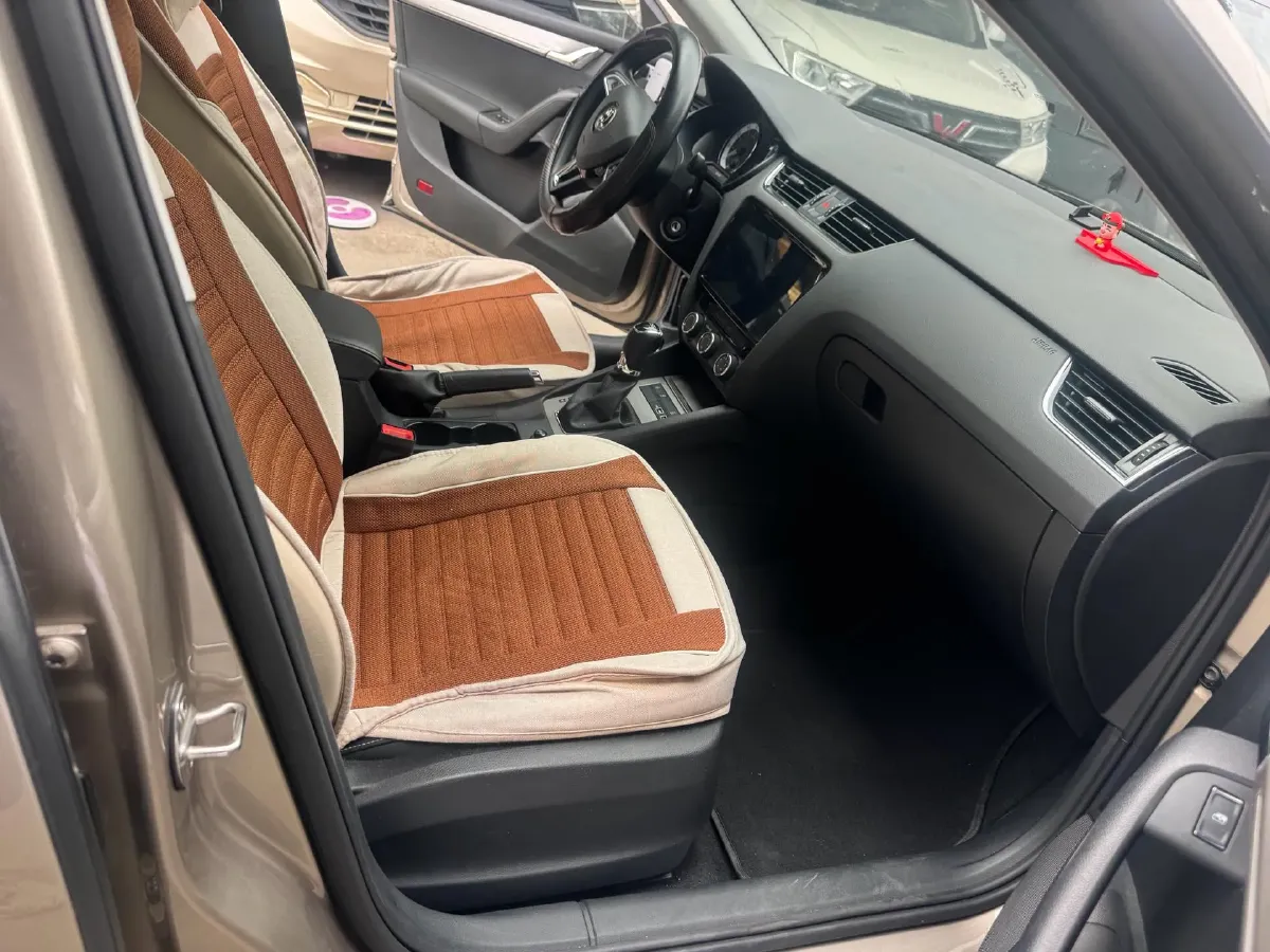 2020 Skoda Octavia 1.4T 150HP L4 7DCT,autocango,china used car exporter,china ev exporter,chinese used car exporter,chinese used ev exporter