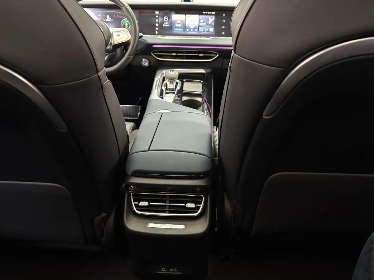 2021 Voyah FREE Range Extended 109HP REEV 33KWH,autocango,china used car exporter,china ev exporter,chinese used car exporter,chinese used ev exporter