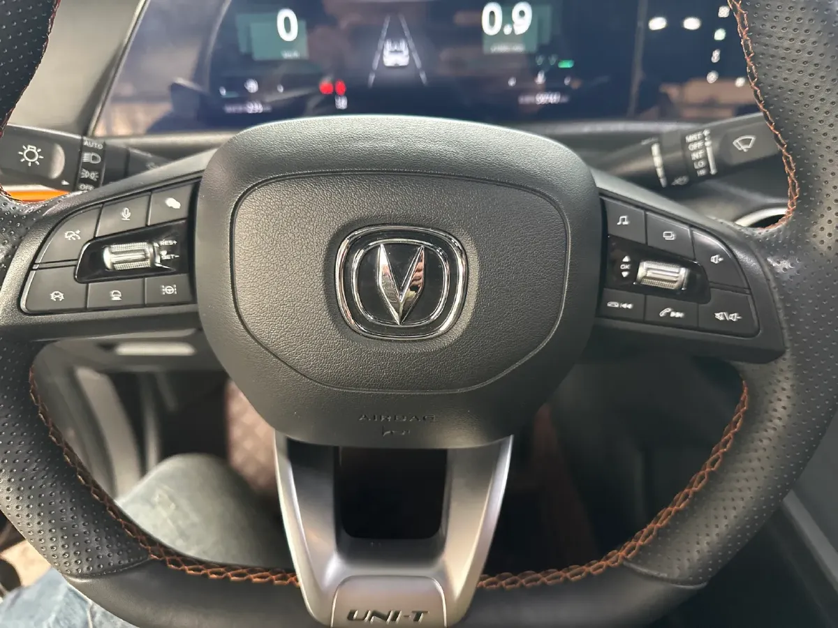 2022 ChangAn UNI-T 1.5T 188HP L4 7DCT,autocango,china used car exporter,china ev exporter,chinese used car exporter,chinese used ev exporter