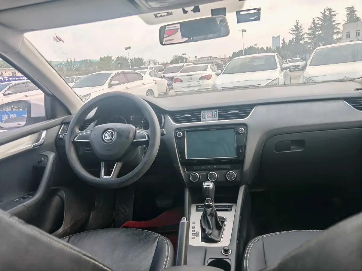 2018 Skoda Octavia 1.6L 110HP L4 6AT,autocango,china used car exporter,china ev exporter,chinese used car exporter,chinese used ev exporter