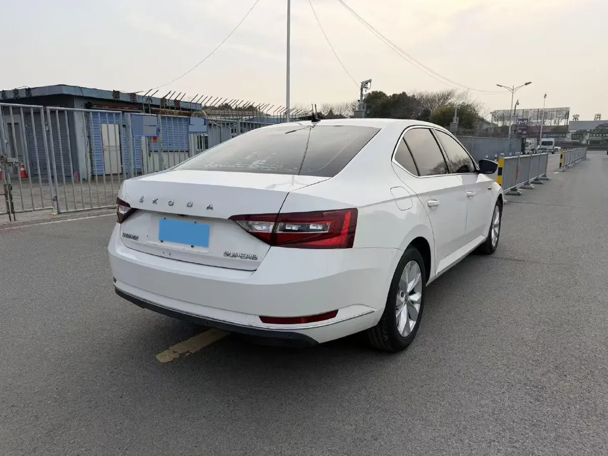 2018 Skoda Kodiak 1.8T 180HP L4 7DCT,autocango,china used car exporter,china ev exporter,chinese used car exporter,chinese used ev exporter