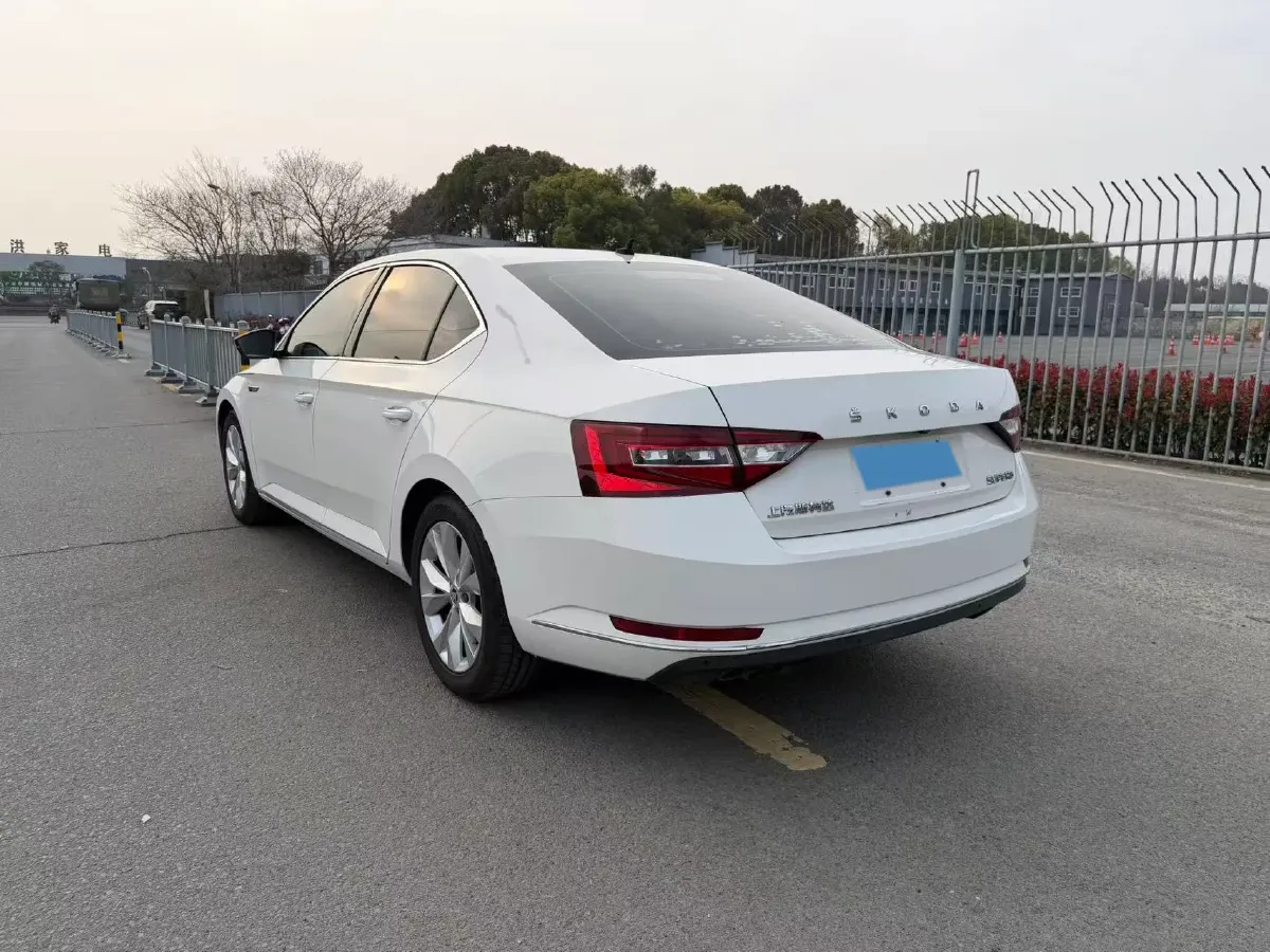 2018 Skoda Kodiak 1.8T 180HP L4 7DCT,autocango,china used car exporter,china ev exporter,chinese used car exporter,chinese used ev exporter