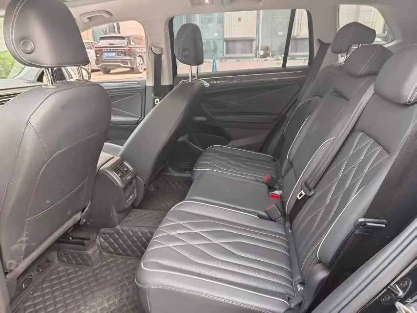 2023 Volkswagen Tiguan L 2.0T 186HP L4 7DCT,autocango,china used car exporter,china ev exporter,chinese used car exporter,chinese used ev exporter